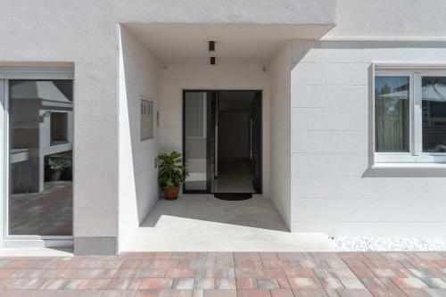 Apartment House Ivan John
