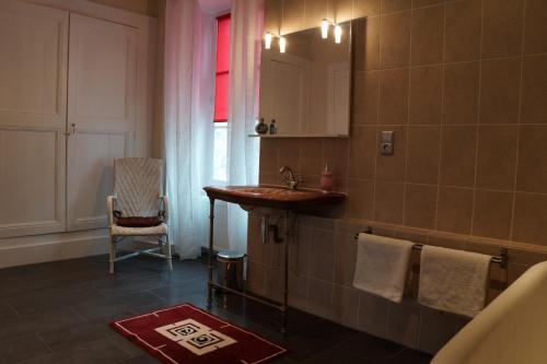 Bed & Breakfast Chateau De Savennes - Caveau De Sabrage