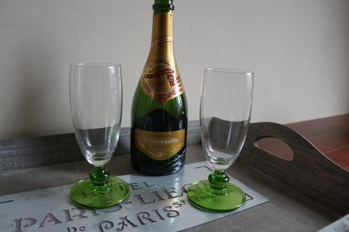 Bed & Breakfast Chateau De Savennes - Caveau De Sabrage