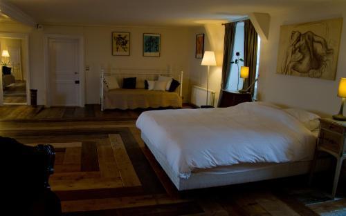 Bed & Breakfast Chateau De Savennes - Caveau De Sabrage