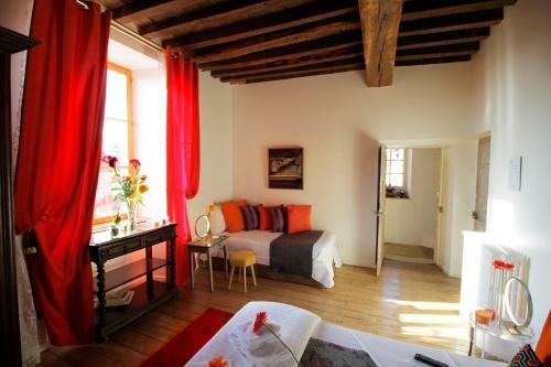 Hostal C�t�-serein - Chambres De La Tour Cach�e