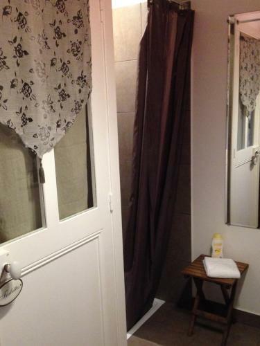 Hostal C�t�-serein - Chambres De La Tour Cach�e