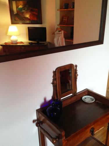 Hostal C�t�-serein - Chambres De La Tour Cach�e