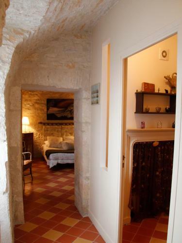 Hostal C�t�-serein - Chambres De La Tour Cach�e