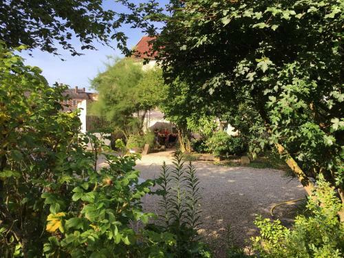 Hostal C�t�-serein - Les Chambres Du Clos-malo