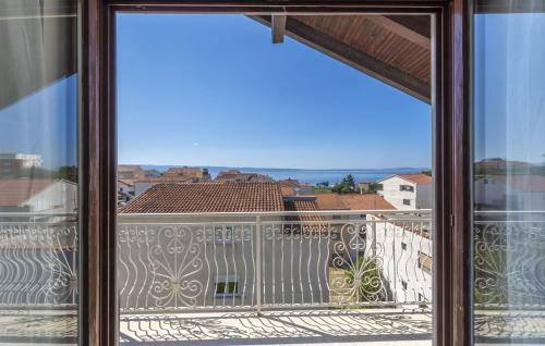Top Split Region Apartments