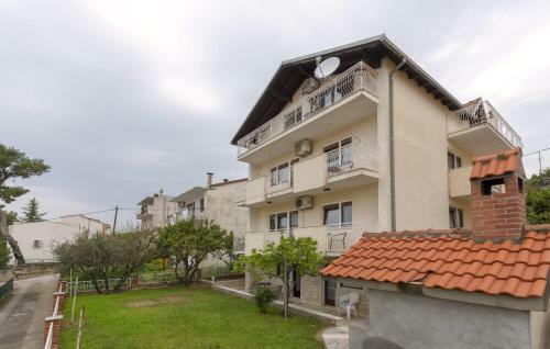 Top Split Region Apartments
