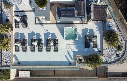 Nice Apartment In Podstrana With Outdoor Swimming Pool