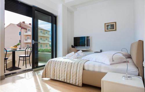 Nice Apartment In Podstrana With Outdoor Swimming Pool