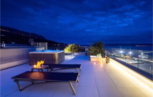 Nice Apartment In Podstrana With Outdoor Swimming Pool