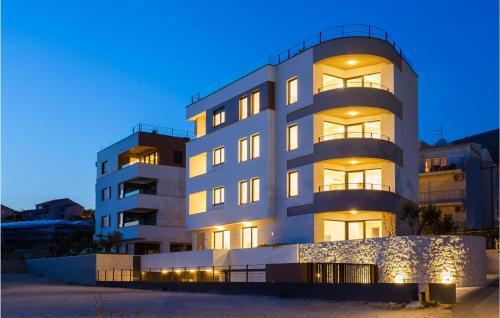 Nice Apartment In Podstrana With Outdoor Swimming Pool