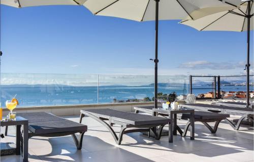 Nice Apartment In Podstrana With Outdoor Swimming Pool
