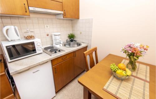 Awesome Apartment In Podstrana With