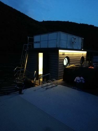 Hausboot Auf Der Mosel