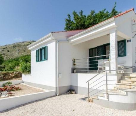 Holiday House Summer Rose, Near Split With Private Pool
