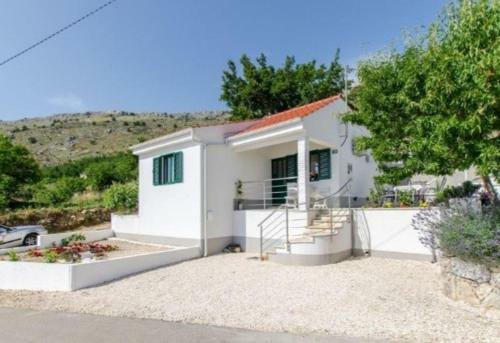 Holiday House Summer Rose, Near Split With Private Pool