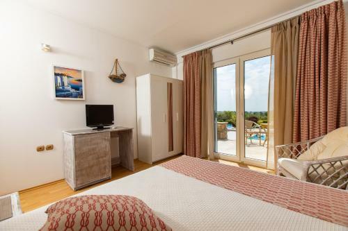 F & B Summer Villa Collection - Kassandra - Sani