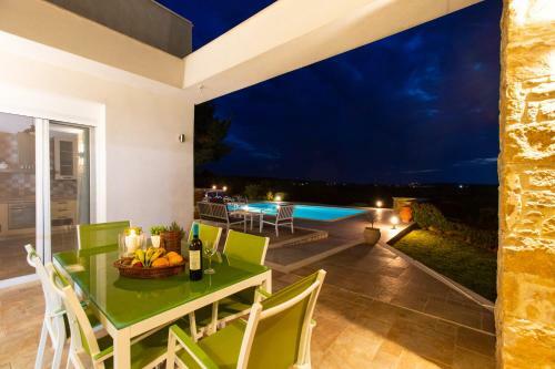 F & B Summer Villa Collection - Kassandra - Sani