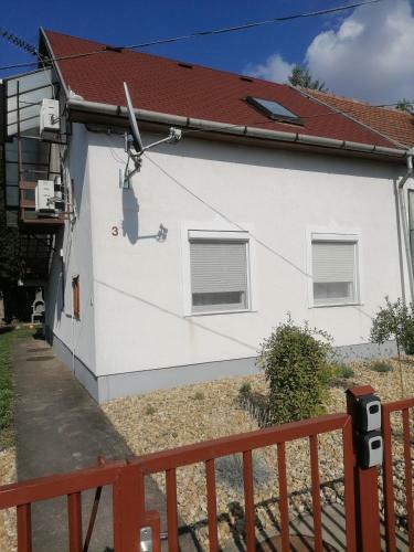 Sarkanty� Apartman