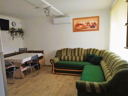 K�nyvesi-1 Vend�gh�z