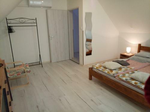K�nyvesi-1 Vend�gh�z