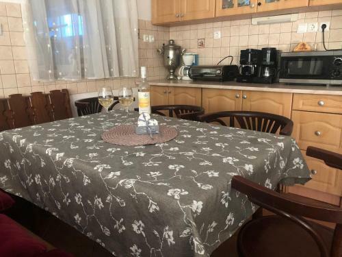 Viola Vend�gh�z Mez?k�vesd