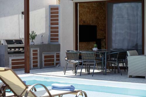 Fotinou Villa, A Secret Retreat!