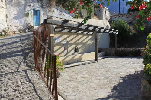 Fourfouras Cottage