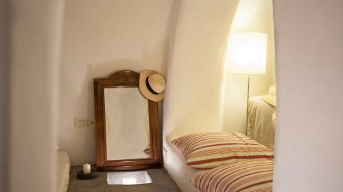 Oia, Finikia Cave House
