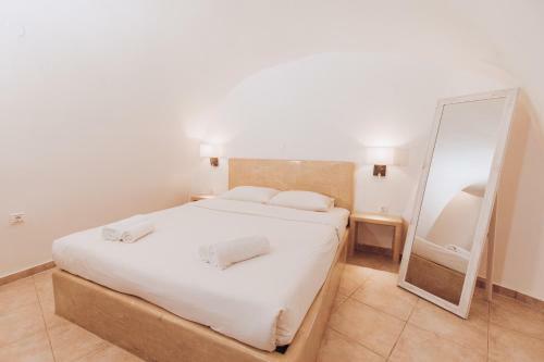 Gemini Cave Villa