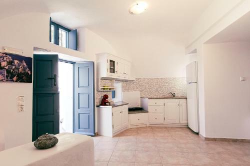 Gemini Cave Villa