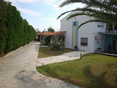 Wonderful House With Private Garden