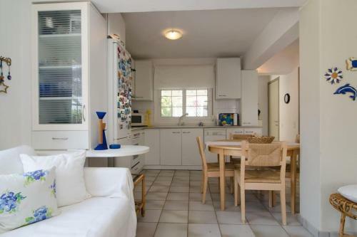 Wonderful House With Private Garden