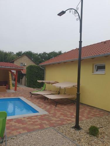 Ponty Ors� Vend�gh�z