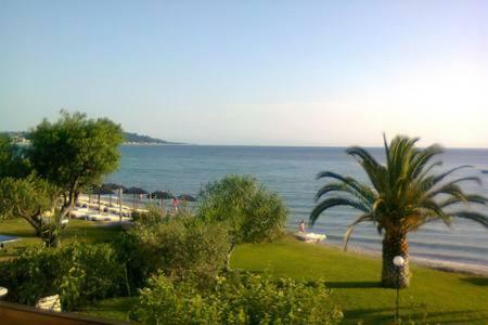 Seafront Family Apartment Thetis