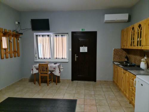 Hostal Amina Apartman