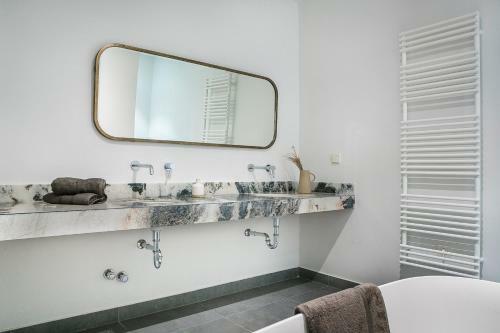 Dorian Apartment