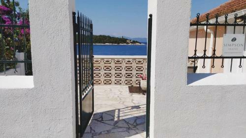 Efi's Cottage By The Sea