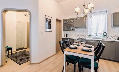 Monarchia Apartman Grand