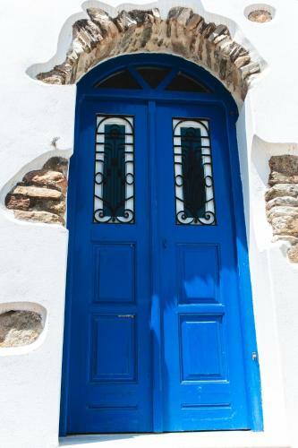 Blue & White: An Absolute Aegean Dream House