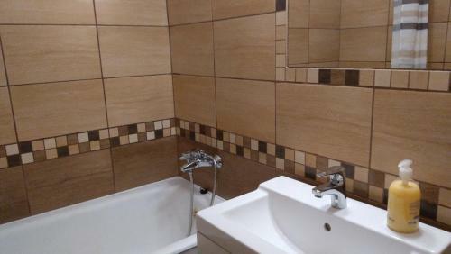 Geszteny�s Apartman