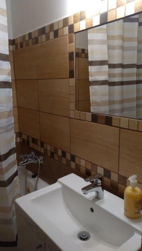 Geszteny�s Apartman