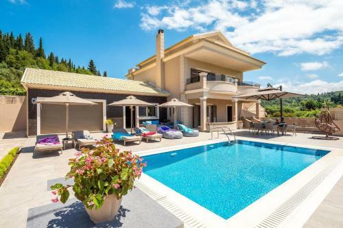 Luxury Villa Matzourana