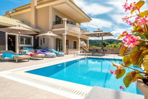 Luxury Villa Matzourana