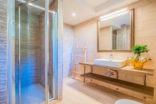 Luxury Villa Matzourana