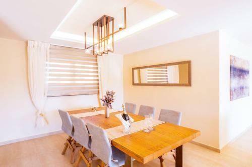 Luxury Villa Matzourana