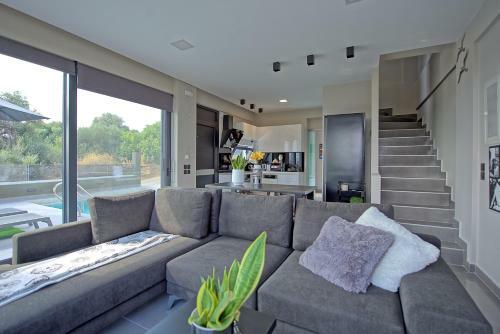 Villa Popi - Modern Villa With Private Pool