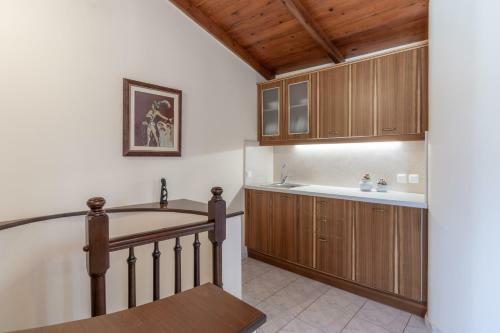 The Maisonette: Five Min From The Beach With View