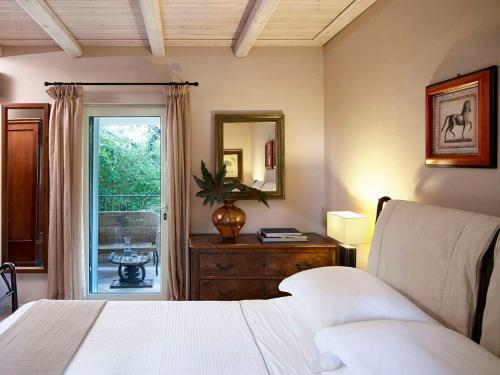 Villa Ioli- Beachfront Luxury Residence