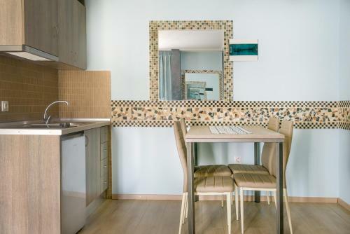 Hostal 3d Iliadis Suites